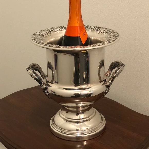 Vintage Champagne Wine Bucket Grape Vine and Leaves Repousse Silverplate - Picture 2 of 15